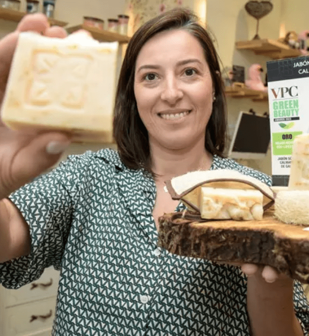 La Voz de Galicia: Un jabón de premio que reta a gigantes de la cosmética desde Pontevedra y sale en la revista Vogue